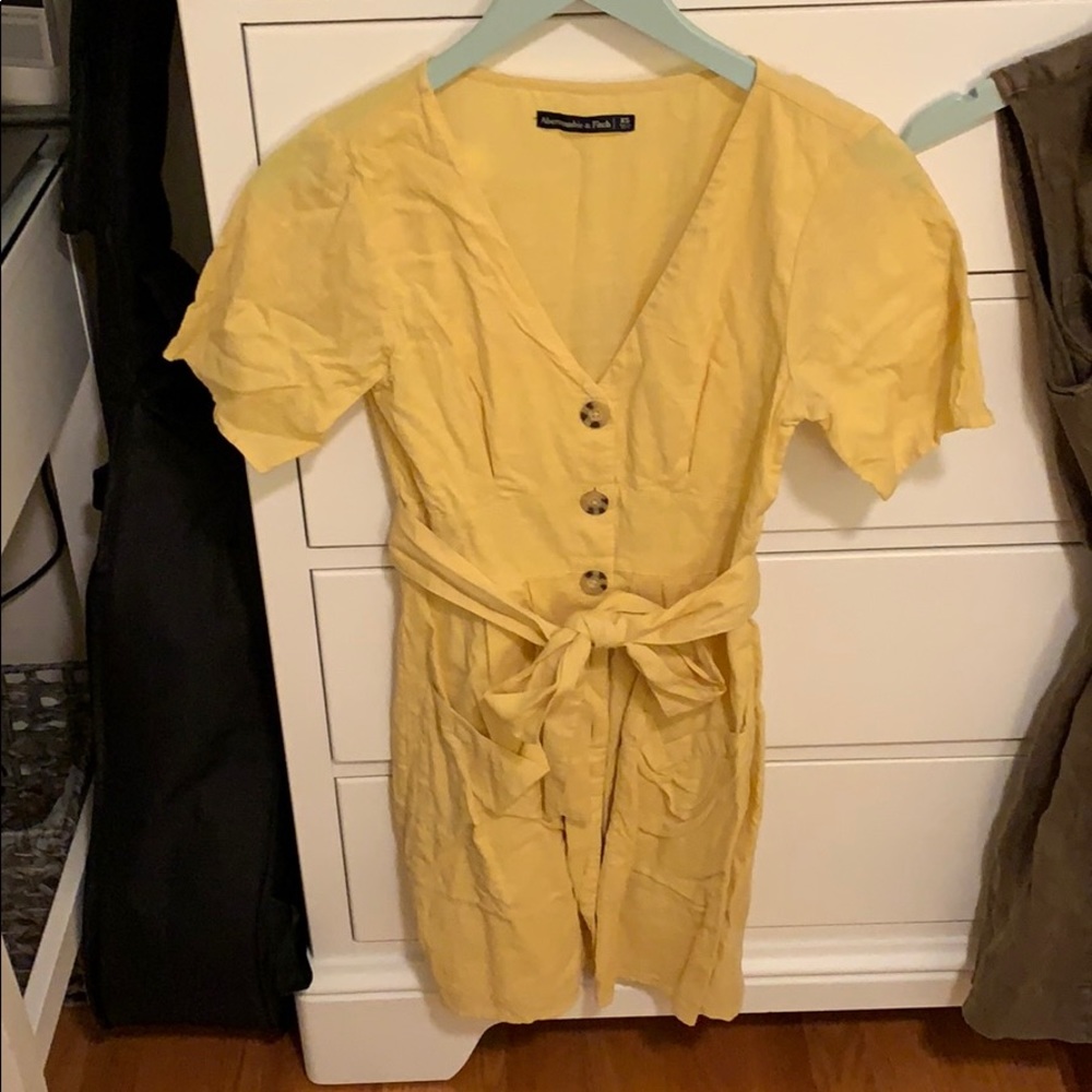 A&F linen button-up pocket dress